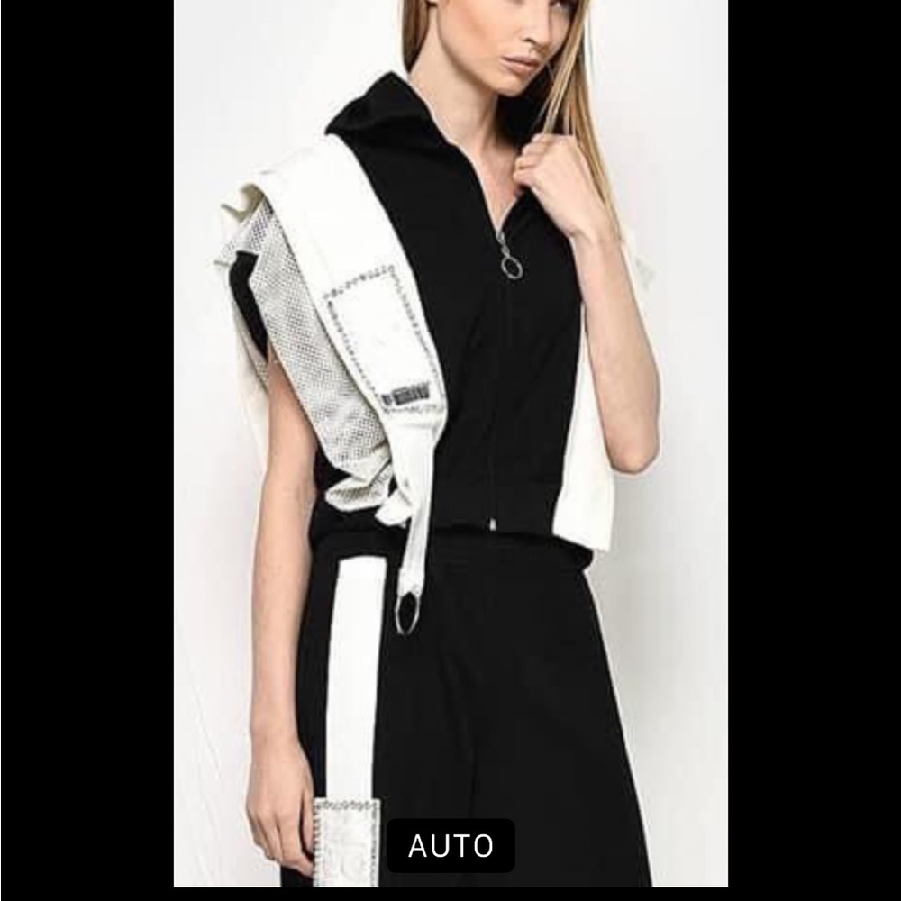 New NWT European brand black and white top jacket and pants suit size M/L